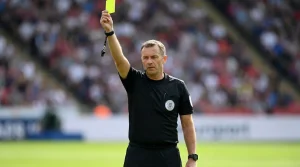 Apuestas a Tarjetas en Fútbol: Cómo Apostar al Juego Brusco